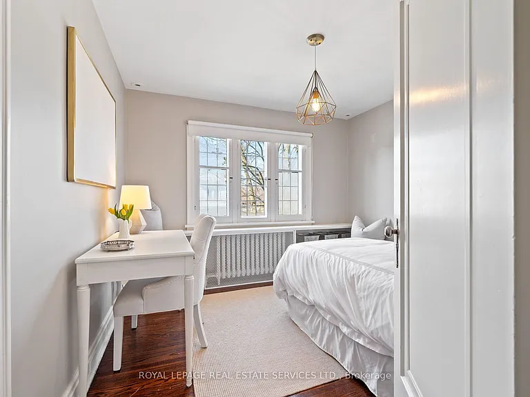 60 Thompson Ave — Photo 25
