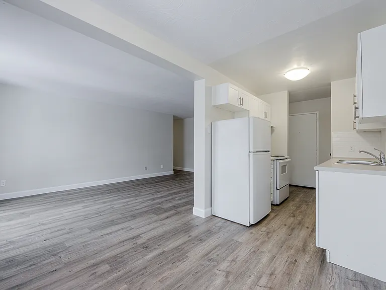 1510 Queenston Rd — Photo 14