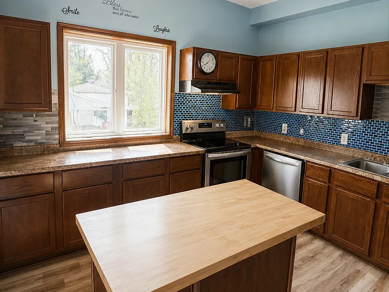 Full Kitchen on Main Floor