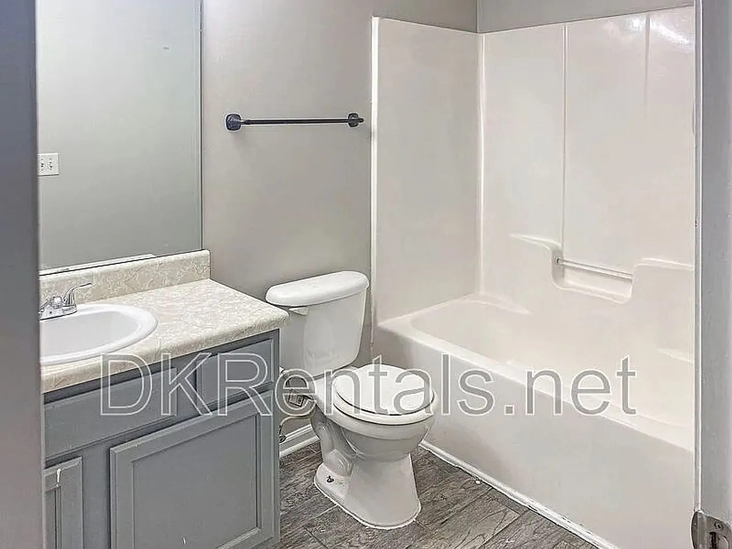 Room in 3 Bedroom Home at High Park Ln — Photo 4