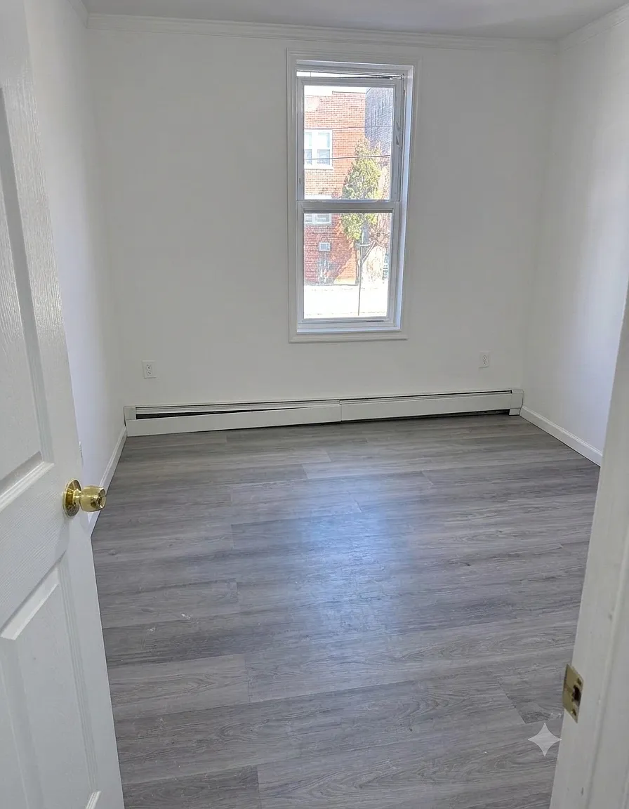 5 bed, 1100 sqft, $4,500 — Photo 2