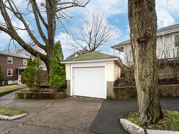 2nd image of 271 Holbrook Rd