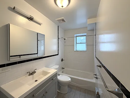 Bathroom, photo 1