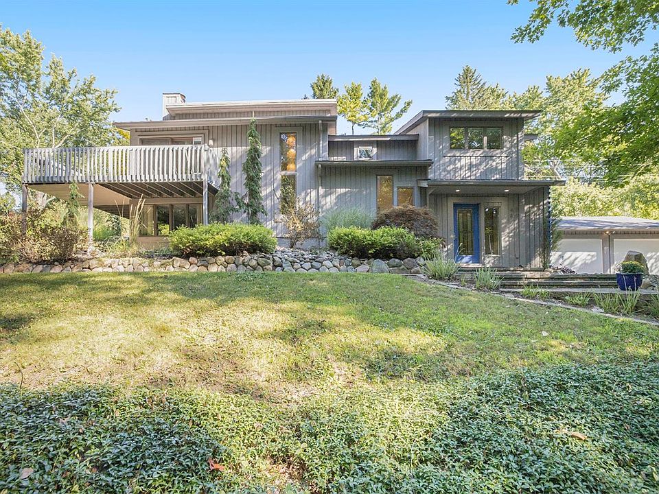 1st image of 4588 Bridgeway Dr