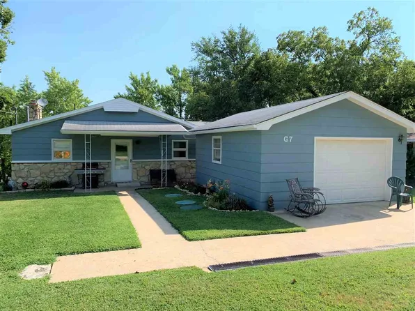 132 Cottonwood Cv, Council Grove, KS 66846
