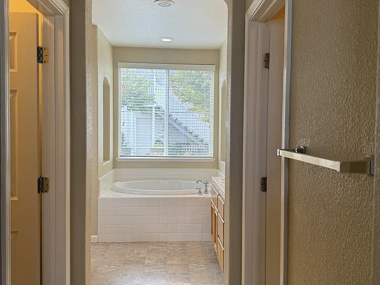 1131 Park Ln — Photo 18