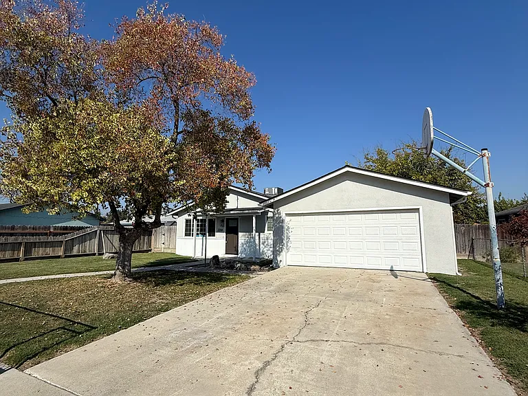 2208 Bell Ave — Photo 2