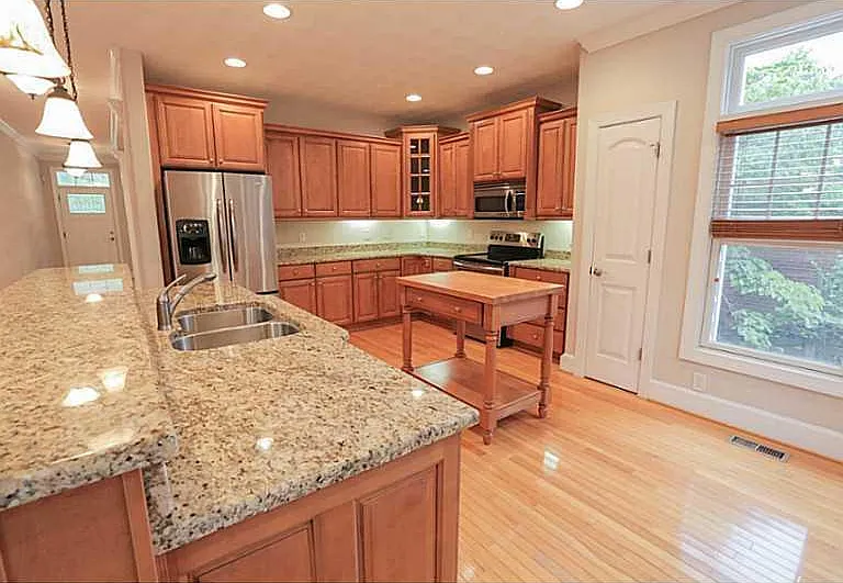 1325 Buckingham Ave — Photo 11