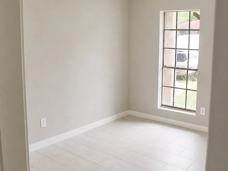 3925 Pixley Dr — Photo 3