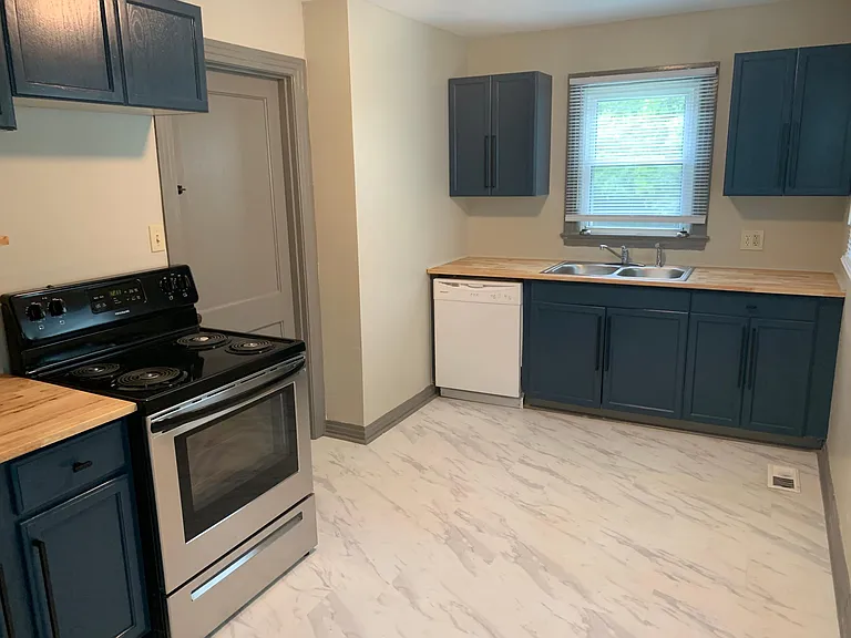 233 Greenwood Ave — Photo 11