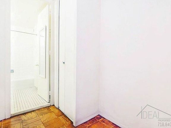 3rd image of 300 E 33rd St APT 10G