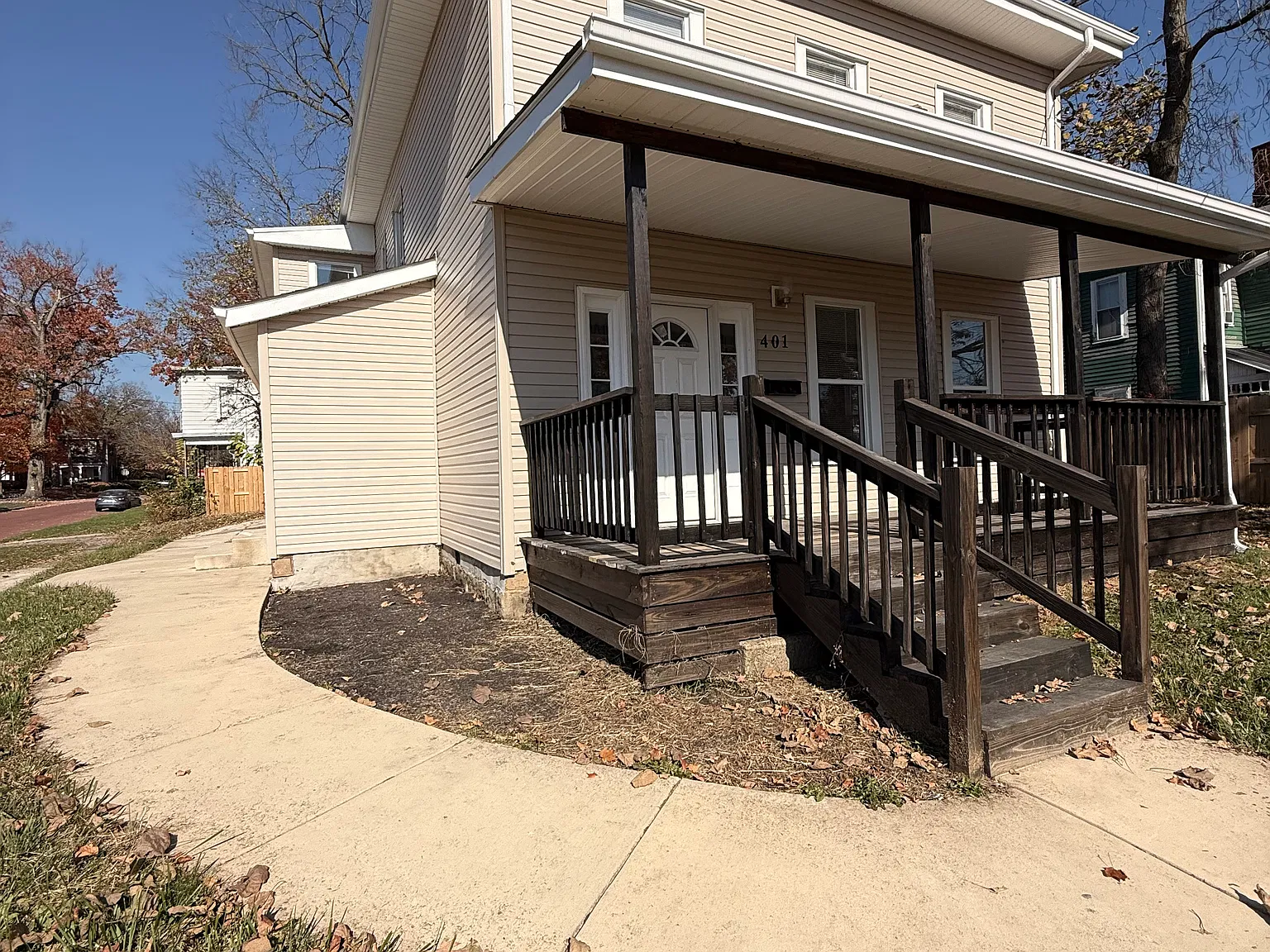 6 bed, 2080 sqft, $2,300 — Photo 2