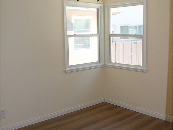 5th image of 1613 W Victory Blvd