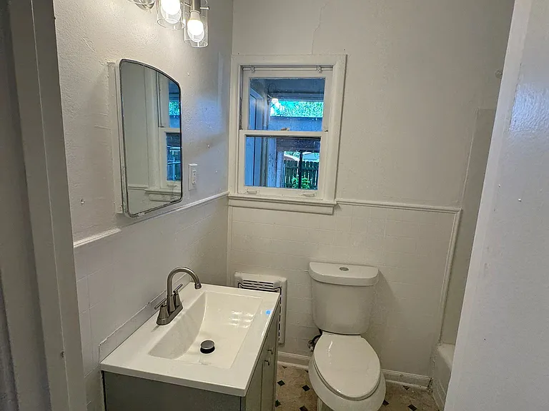 402 N Jefferson St — Photo 5