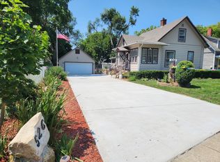 526 Saint Charles St, Elgin, IL 60120