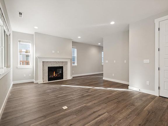 4th image of 15009 Tyee Dr E