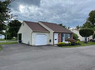 68 Farnworth Close, Freehold, NJ 07728