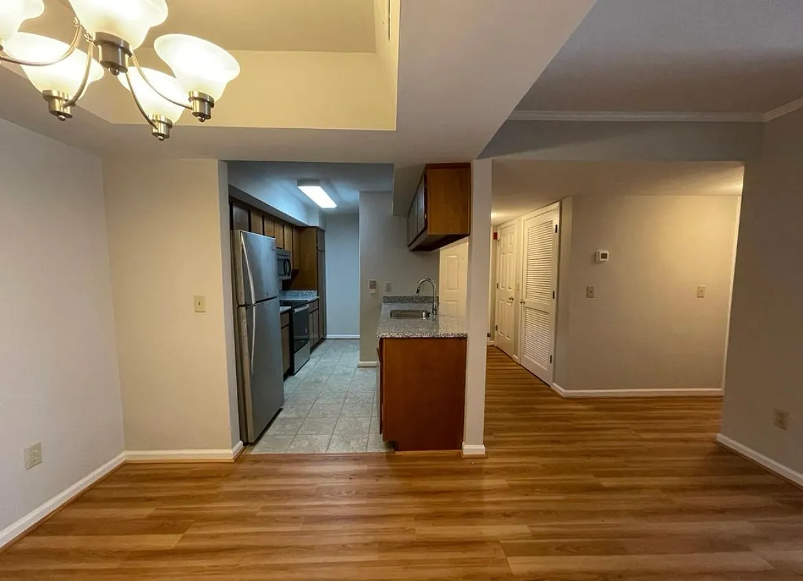 2 bed, 1016 sqft, $1,895 — Photo 4