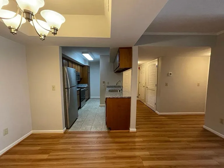 237 Hillsboro Pl — Photo 4