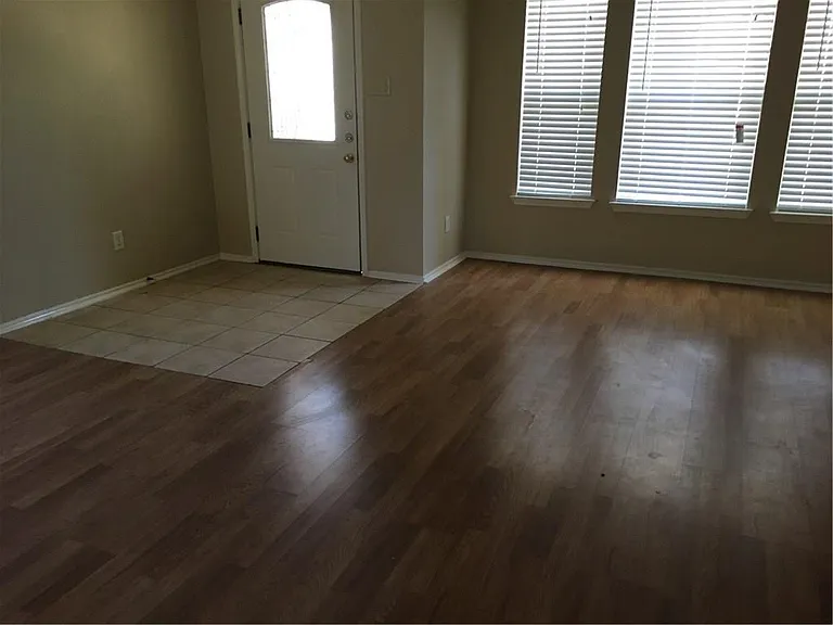 1203 Sheltie Ln — Photo 3