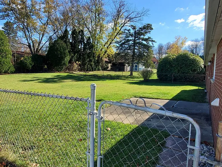 304 Florence Ave — Photo 3