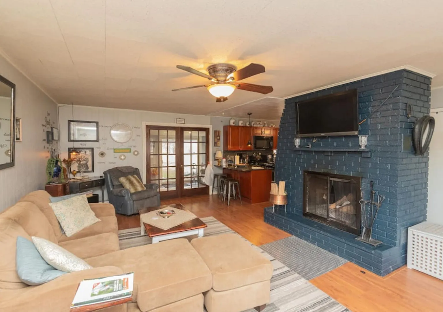 Amazing hiking! Cozy home close to mountns! Fireplace! — Photo 1