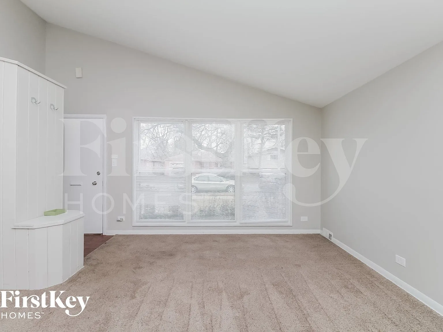 4 bed, 3.5 bath, 1576 sqft, $3,055 — Photo 2