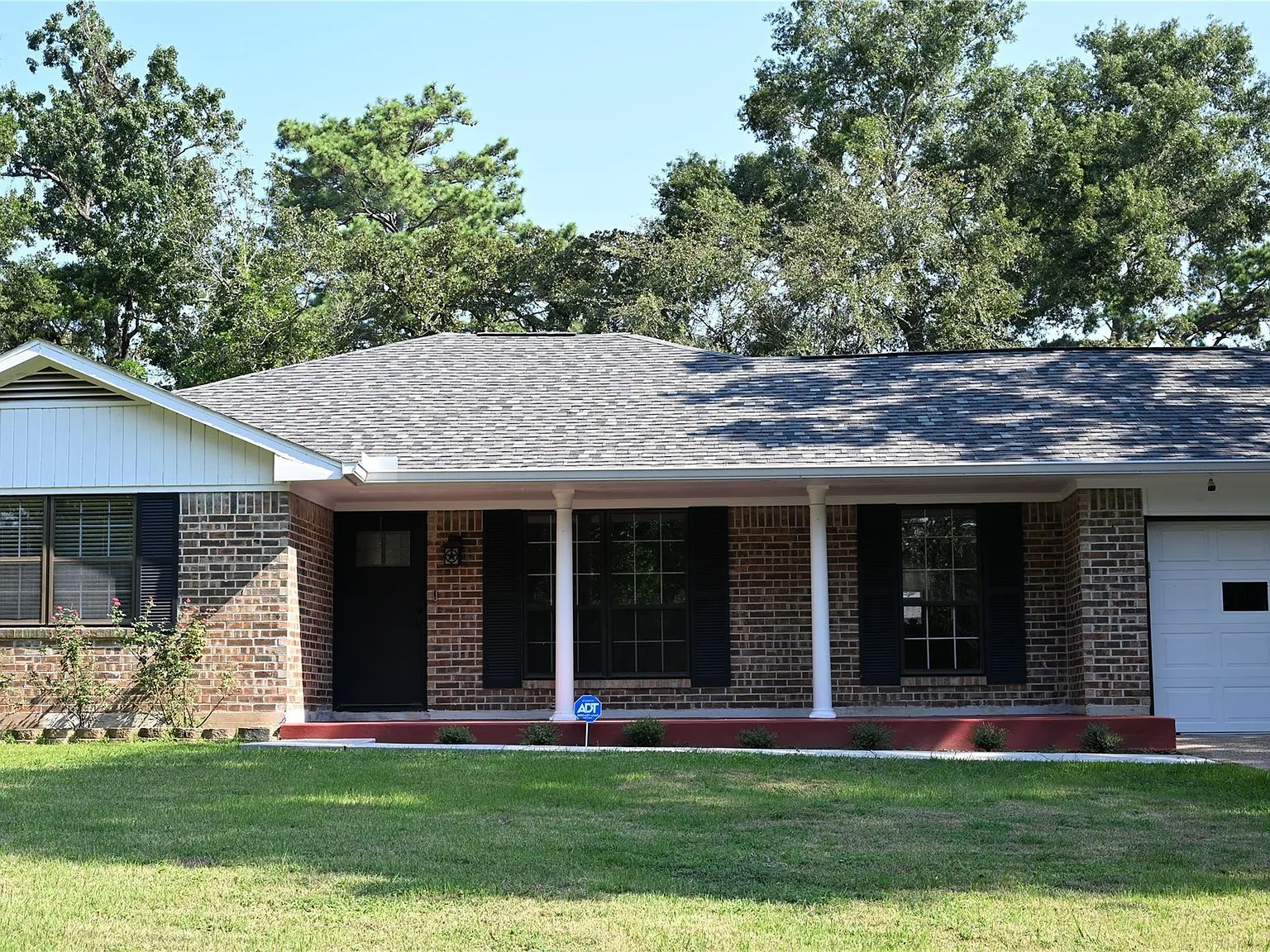 4 bed, 3.0 bath, 2156 sqft, $2,500 — Photo 2