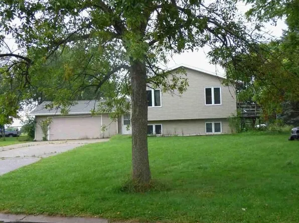 310 5th St NW, Pennock, MN 56279