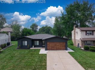 39667 Baker Dr, Sterling Heights, MI 48310