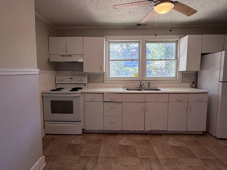 909 E Harrison Ave — Photo 8