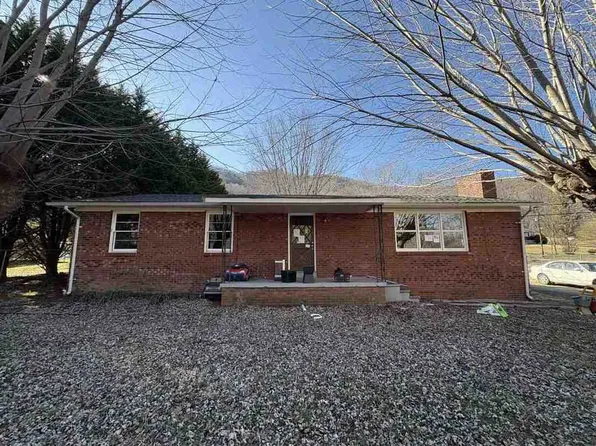 101 Fuller Dr, Waynesville, NC 28786