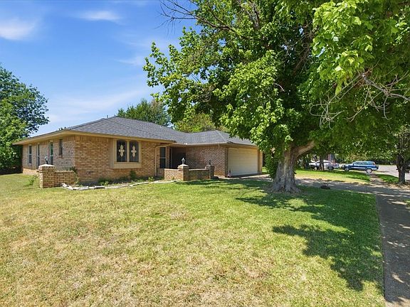 3rd image of 200 Almond Ln