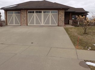 1632 Valley Quail Dr, River Falls, WI 54022