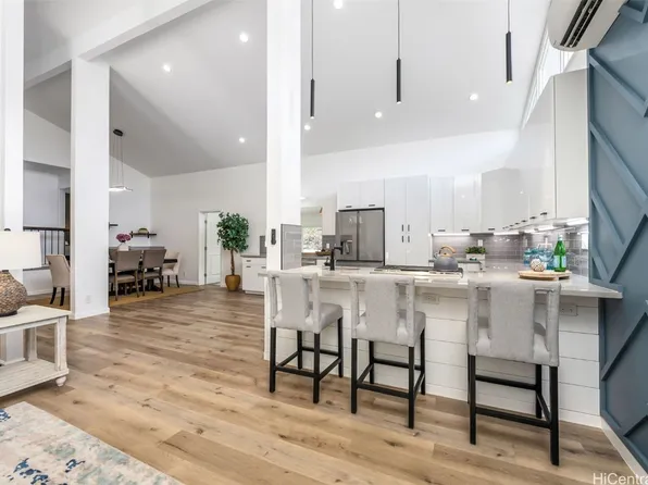 727 Hahaione St, Honolulu, HI 96825