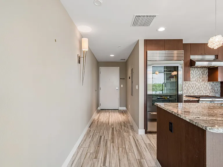 1120 E Kennedy Blvd #1030 — Photo 4
