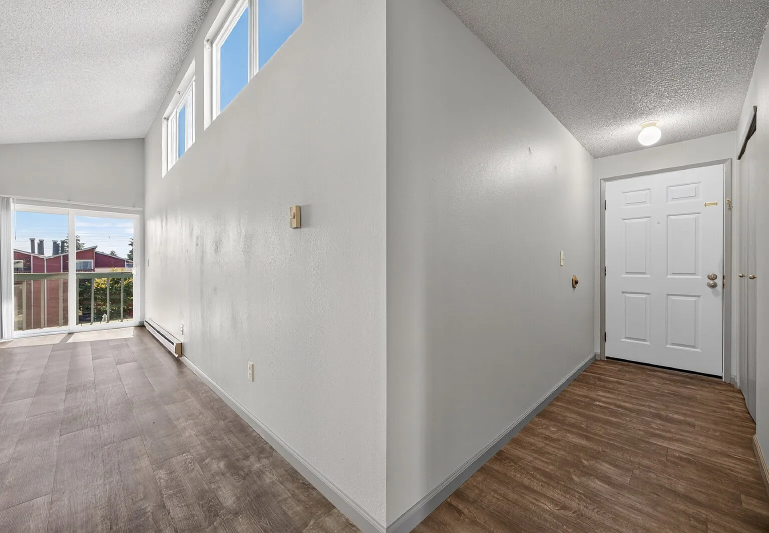 2 bed, 2.0 bath, 858 sqft, $1,995 — Photo 3