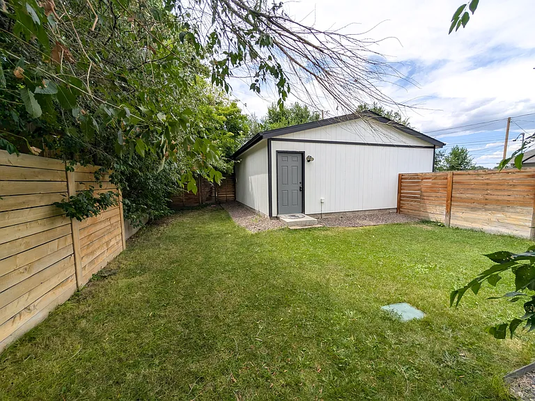 1039 Stuart St — Photo 14