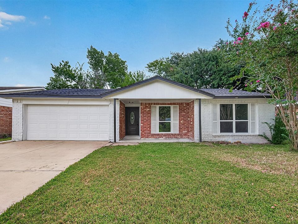 1st image of 13722 New Village Ln