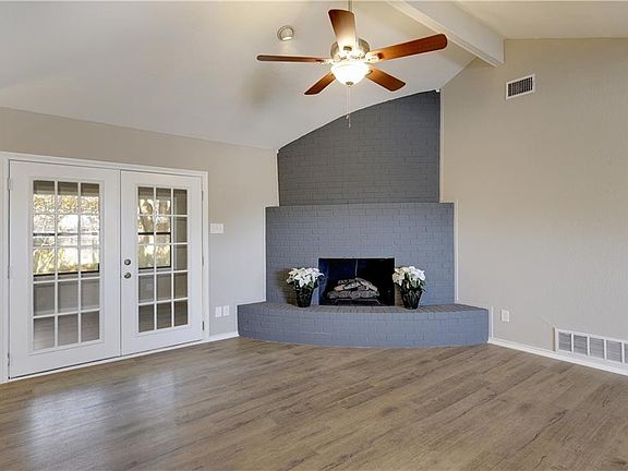4th image of 1702 Pecos Ave