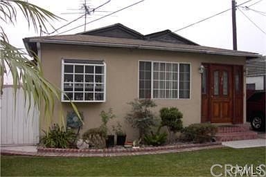 2nd image of 826 W 219th St