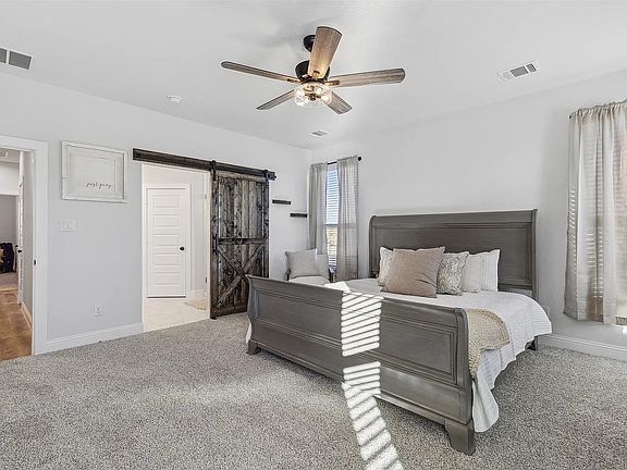 3rd image of 4005 Avion Dr