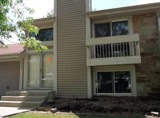 204 Six Pines Dr, Romeoville, IL 60446