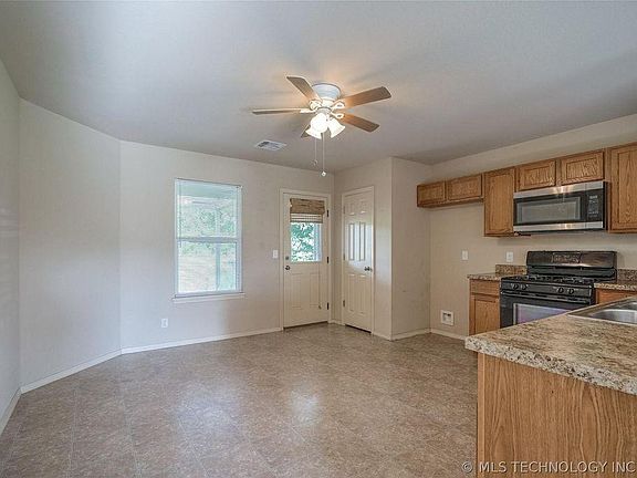 5th image of 6710 NW 128th Ter