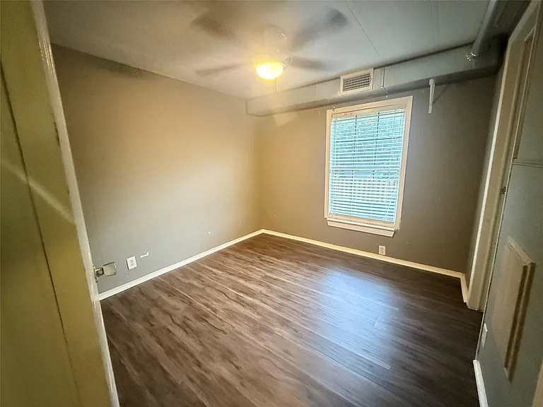 1619 Avenue D — Photo 13