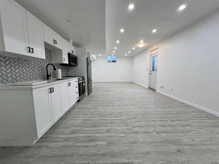 1498 Clearwater Ave #LOWER — Photo 3