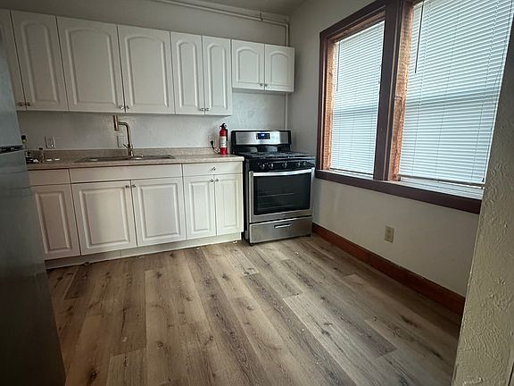 5th image of 124 S Mississippi St #124