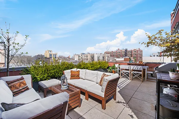 Sold by Compass | media 1
