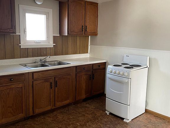 3rd image of 76 Woodcrest Dr Floor 2