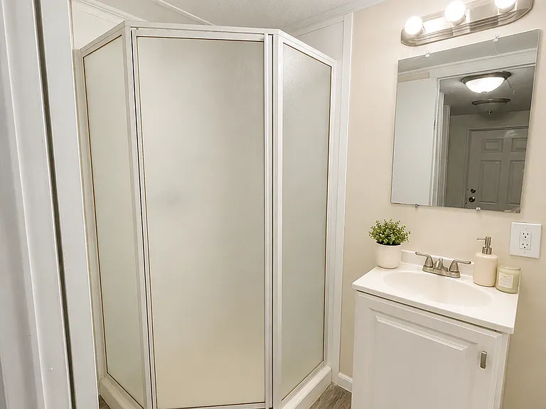 73 Ashley Cir #27 — Photo 8